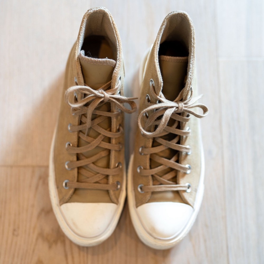 Converse high top size 8.5 suede EUC - Picture 2 of 5